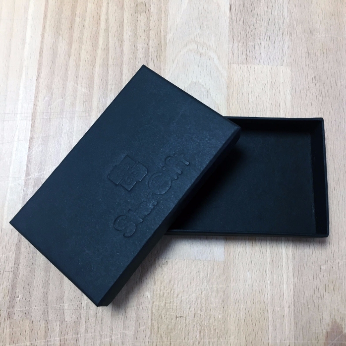 Elegante busta regalo nera