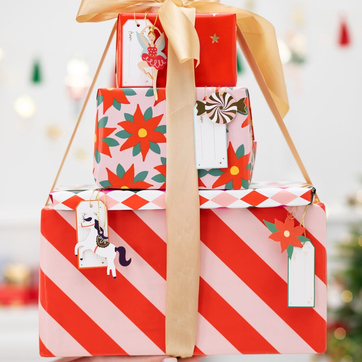 Carta da regalo a righe rosse e rosa