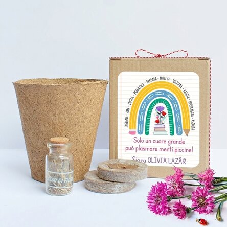 Kit per piantare fiori primaverili in una scatolina personalizzata con un messaggio per la maestra d