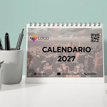 Calendario da scrivania personalizzato con logo, foto, testo e codice QR