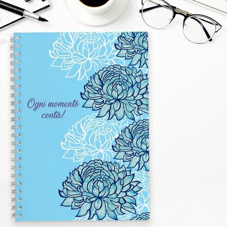 Quaderno personalizzato con la scritta: "Every moment matters!"