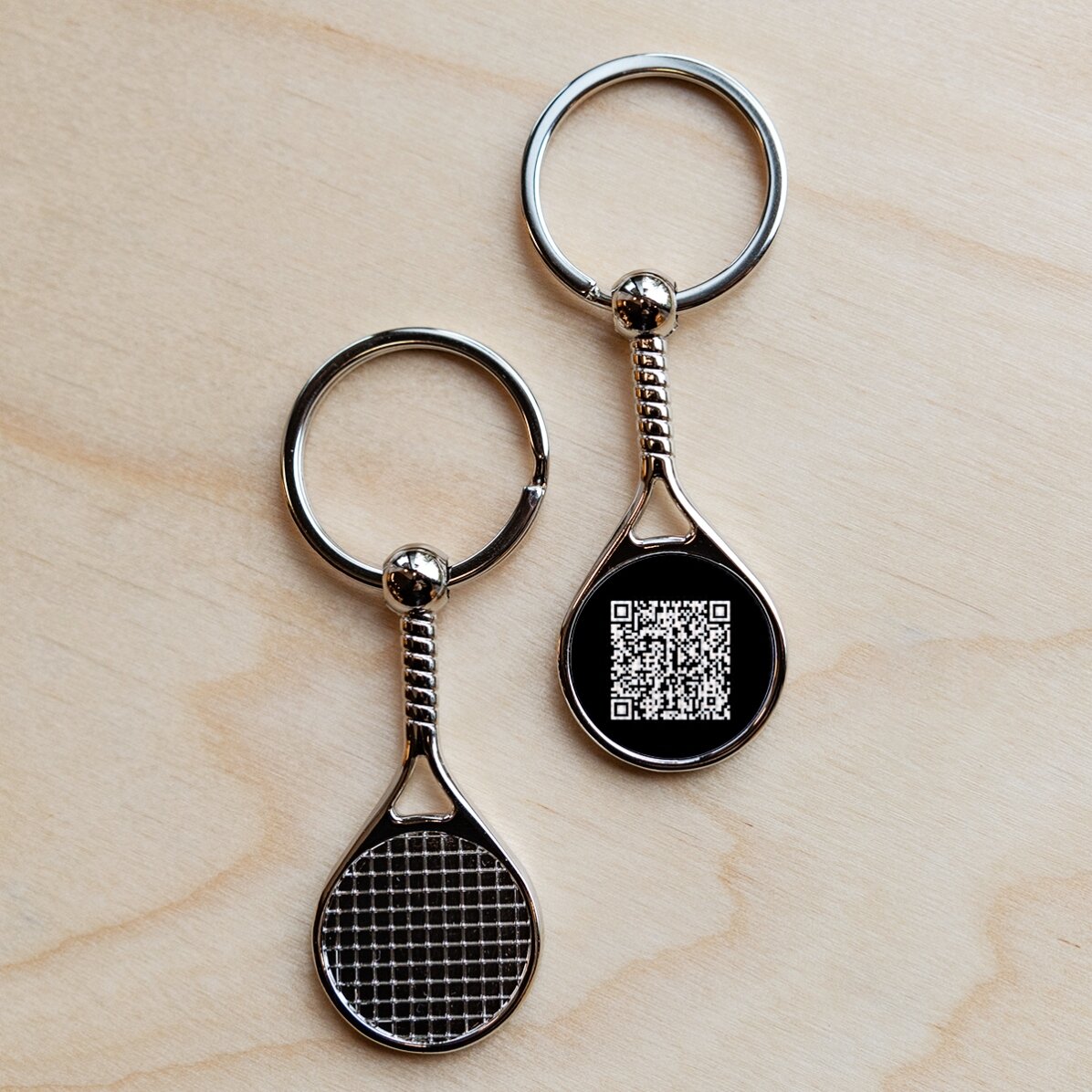 Portachiavi a forma di racchetta da tennis personalizzato con codice QR - Aggiungi il contatto