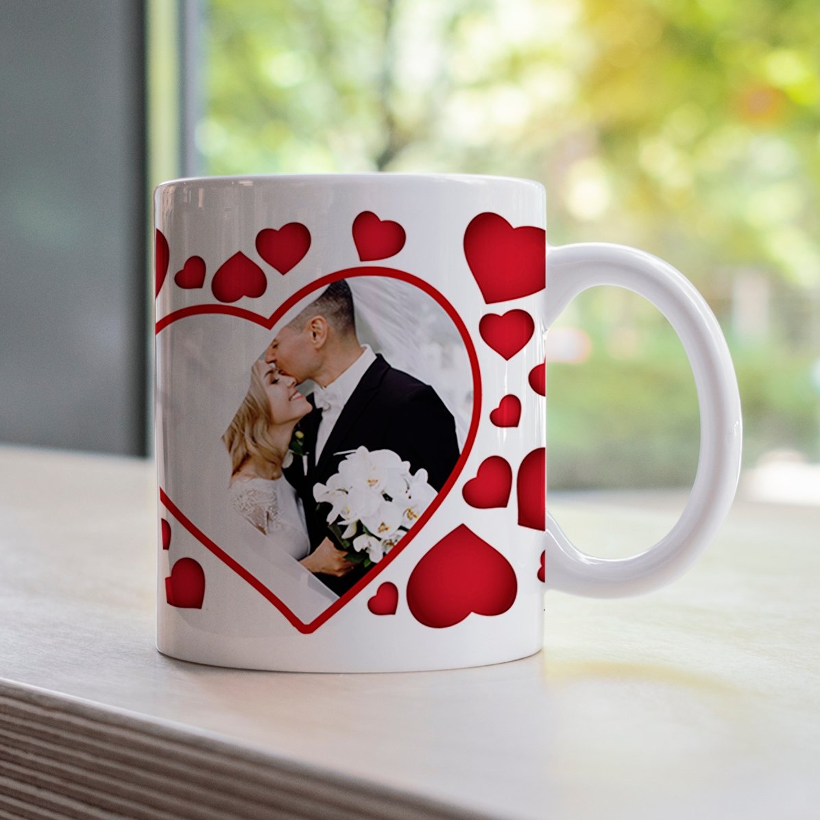 Tazza personalizzata con cuoricini e una foto
