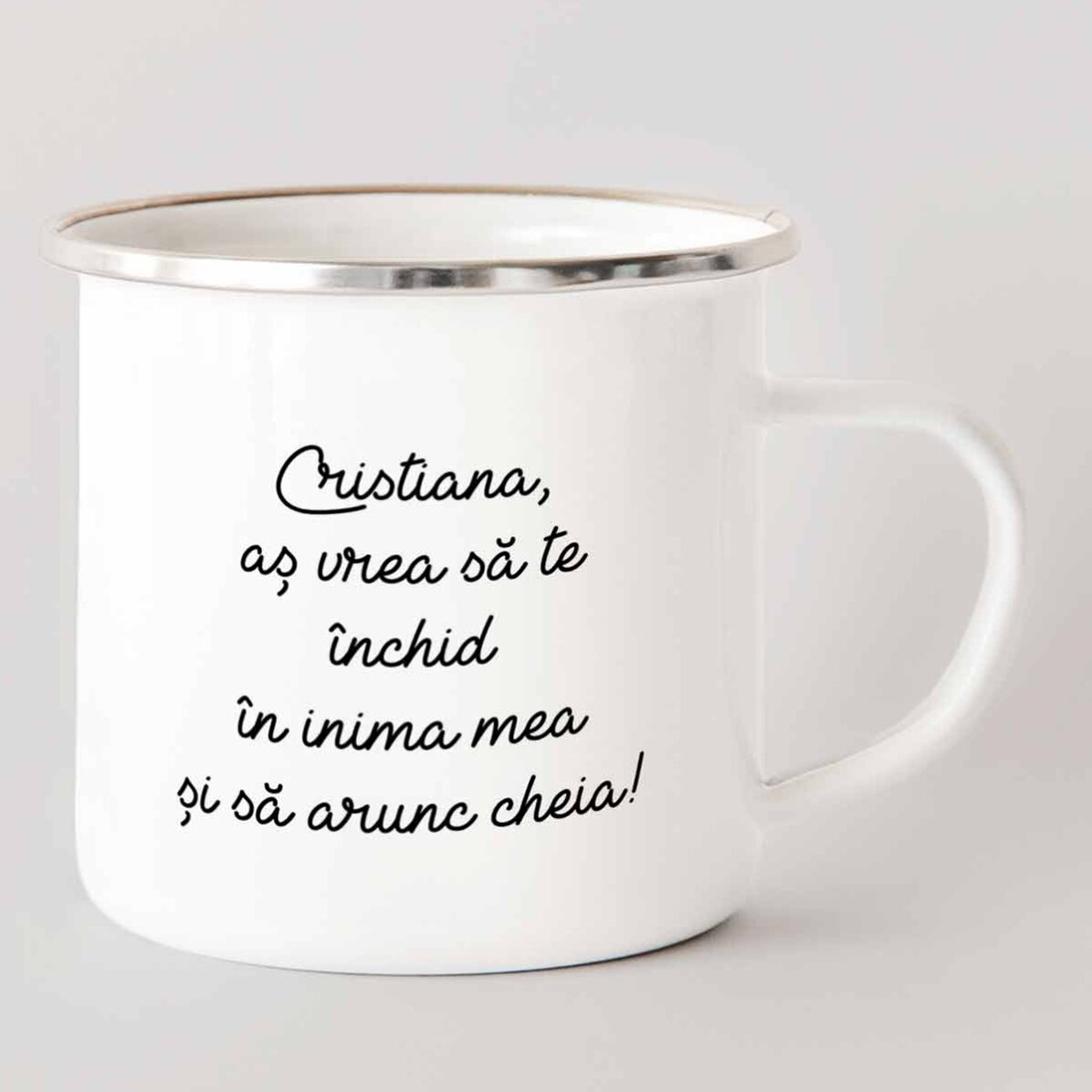 Tazza in metallo smaltato con una foto e una scritta