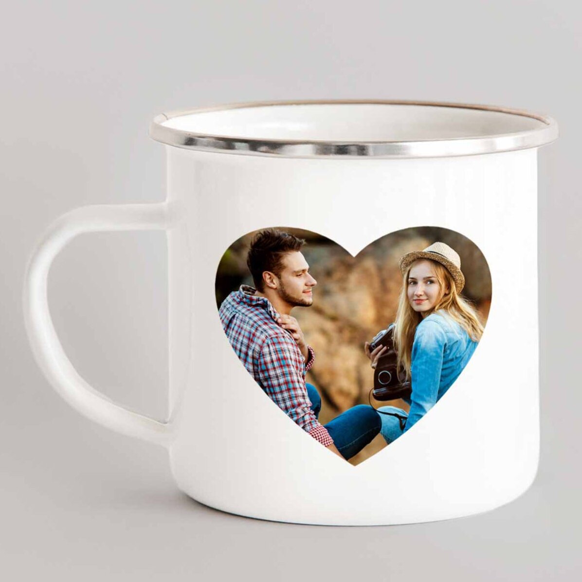 Tazza in metallo smaltato personalizzata con foto e testo - Modello a forma di cuore