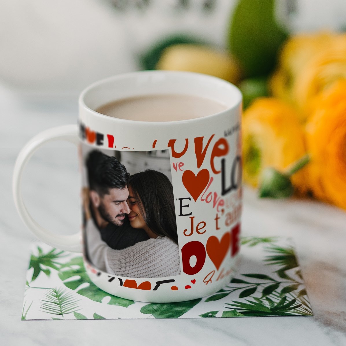 Tazza personalizzata con la scritta “Love” e una foto