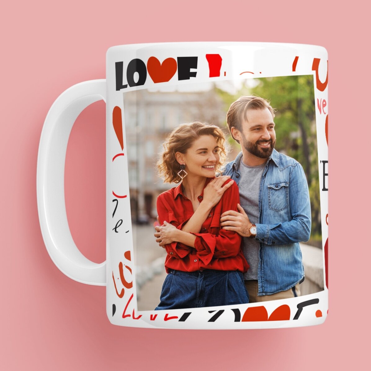 Tazza personalizzata con la scritta “Love” e una foto