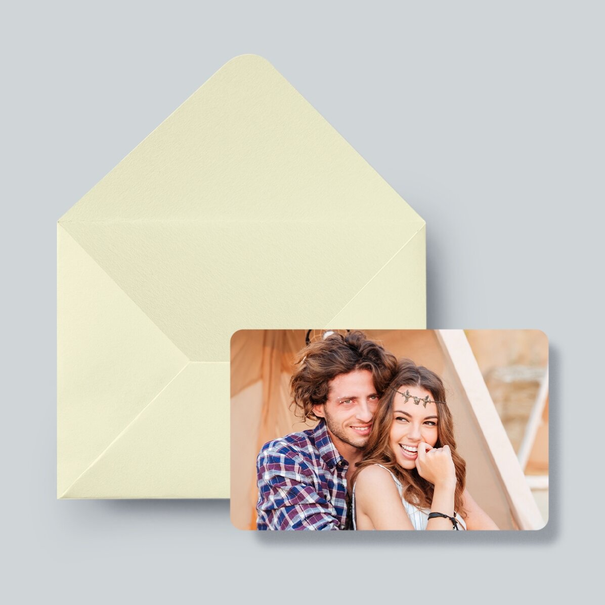 Tessera in alluminio personalizzata fronte-retro con foto in formato orizzontale