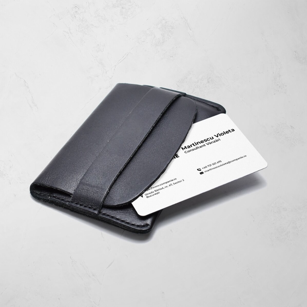 Biglietto da visita in alluminio personalizzato fronte-retro con codice QR e dati di contatto
