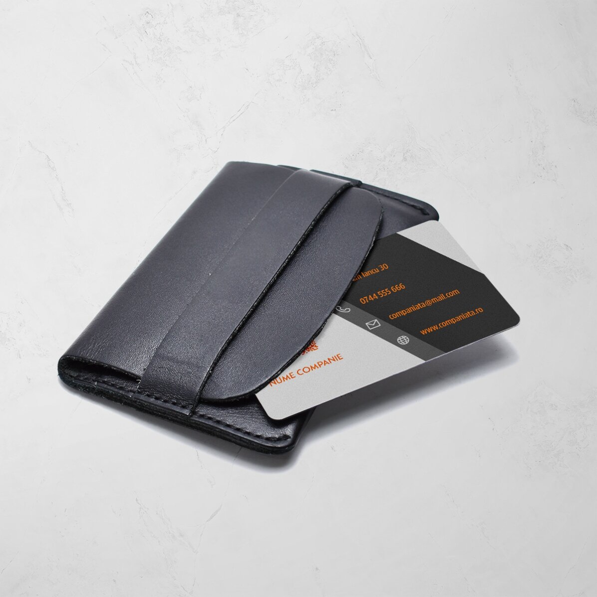 Biglietto da visita in alluminio personalizzato fronte-retro con logo, codice QR e testo