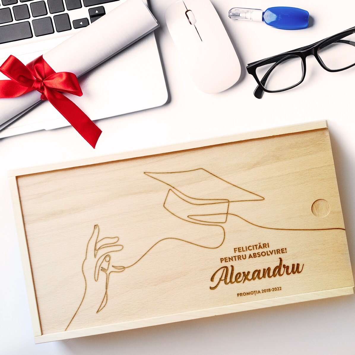 Scatola regalo personalizzata in legno - Congratulazioni per la laurea!
