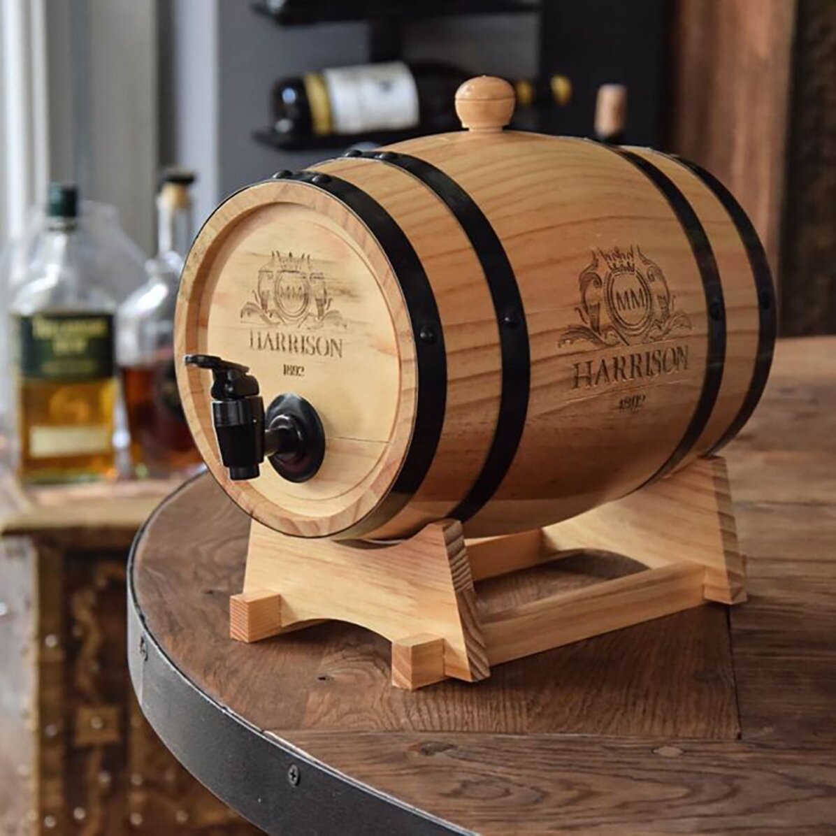 Dispenser per vino a forma di botte