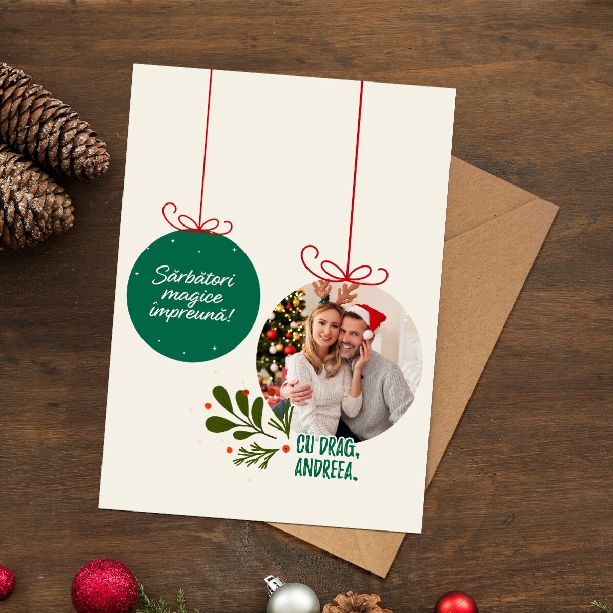 Biglietto di auguri magnetico personalizzato con una foto a forma di pallina di Natale per una coppi
