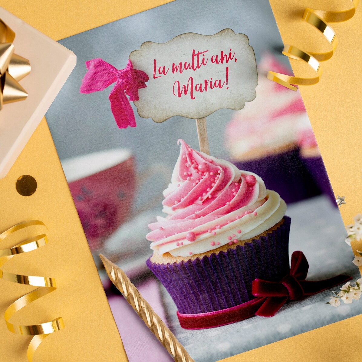 Biglietto di auguri personalizzato con cupcake viola