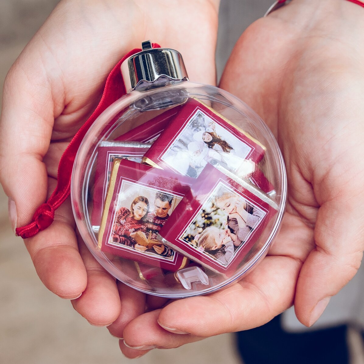 Globo con 10 mini cioccolatini personalizzati con foto