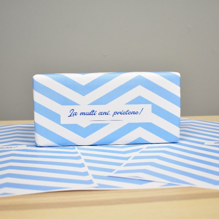 Carta da regalo personalizzata - modello "blue stripes" con testo incorniciato