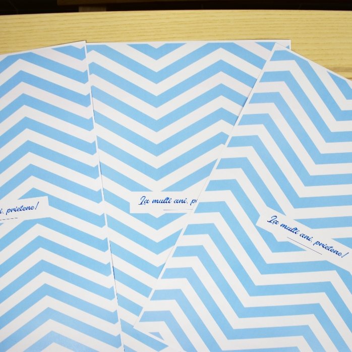 Carta da regalo personalizzata - modello "blue stripes" con testo incorniciato