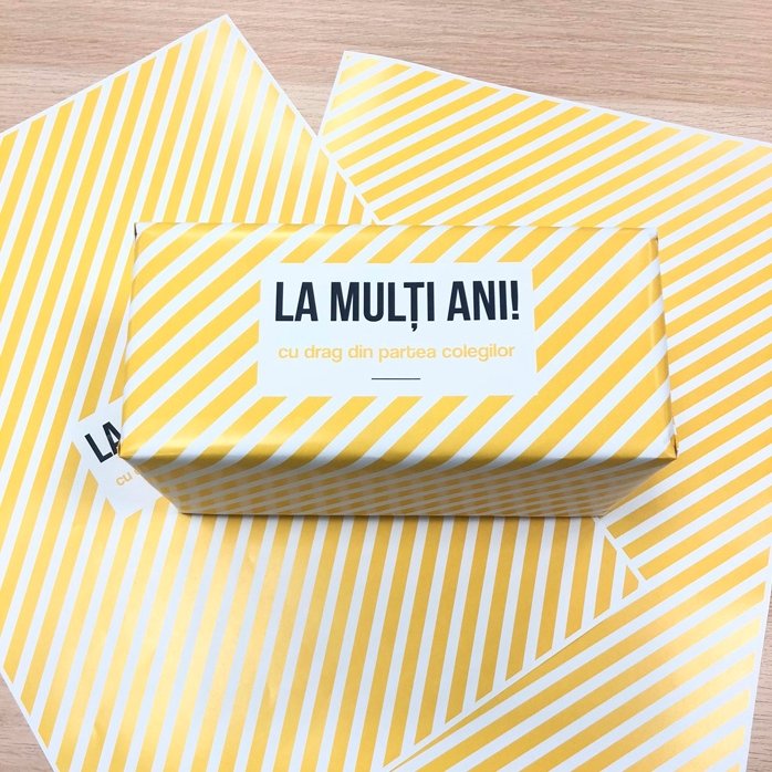 Carta da regalo personalizzata - modello "yellow stripes", con testo incorniciato