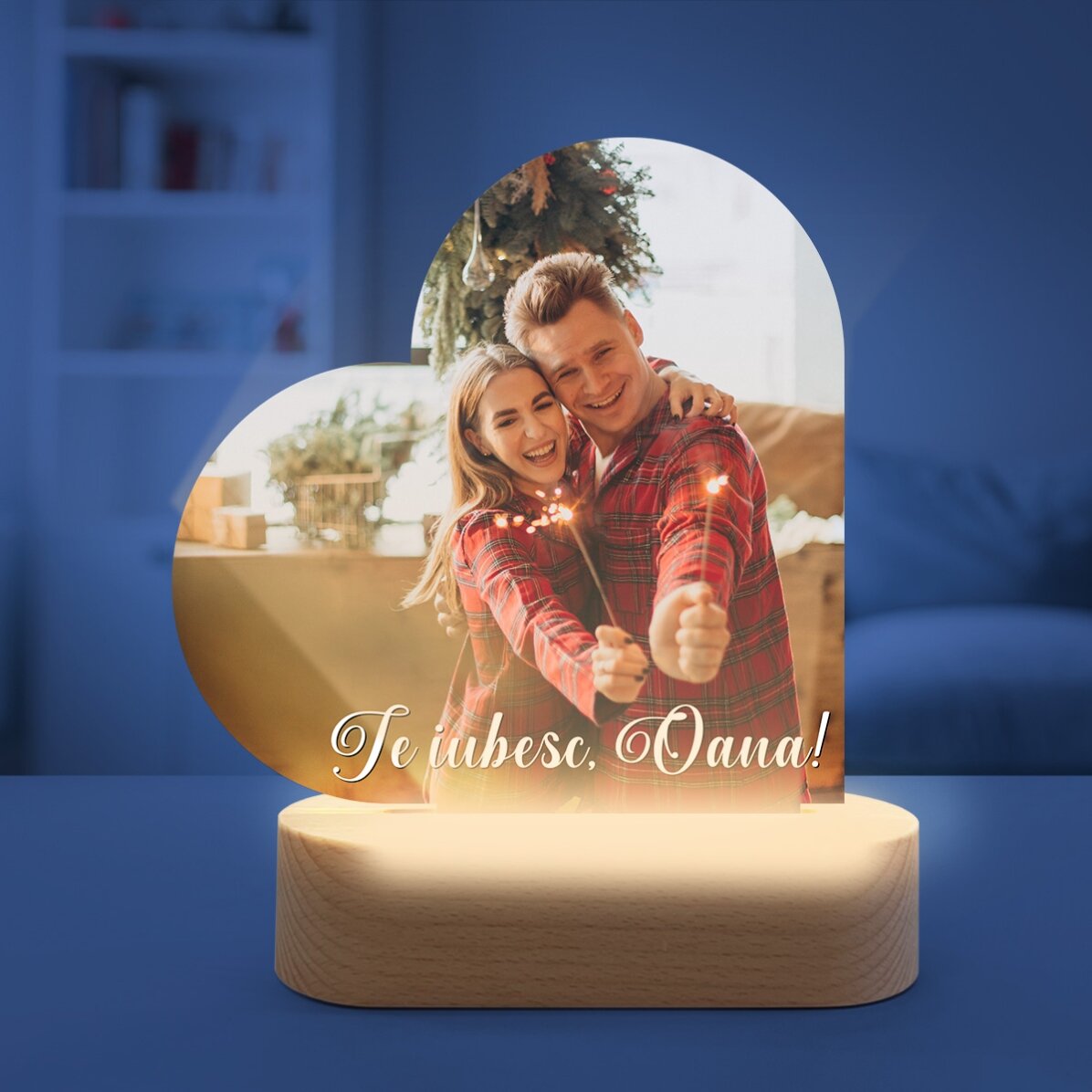 Lampada da comodino a LED a forma di cuore personalizzata con una foto e un messaggio