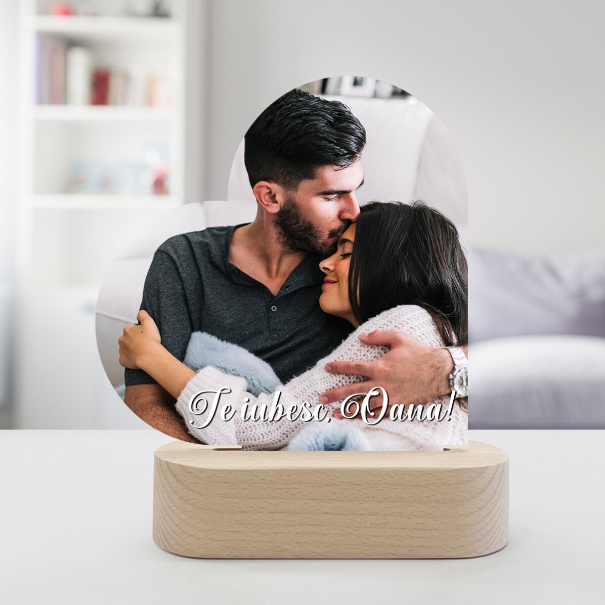 Lampada da comodino a LED a forma di cuore personalizzata con una foto e un messaggio