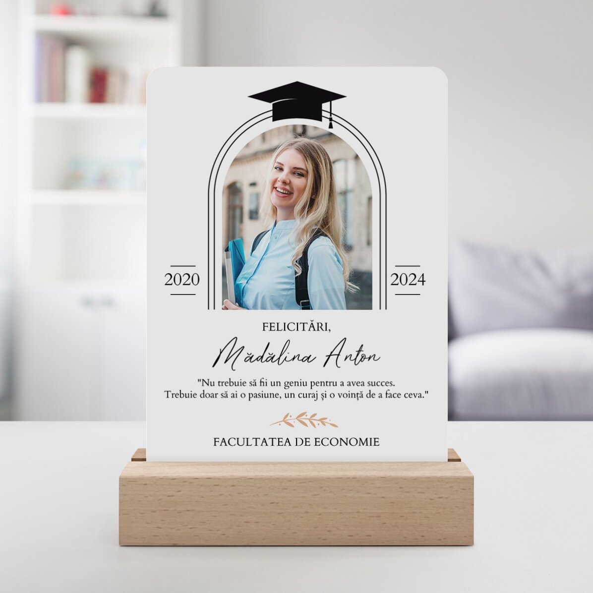 Lampada da comodino a LED personalizzata con una foto e un messaggio - Laurea
