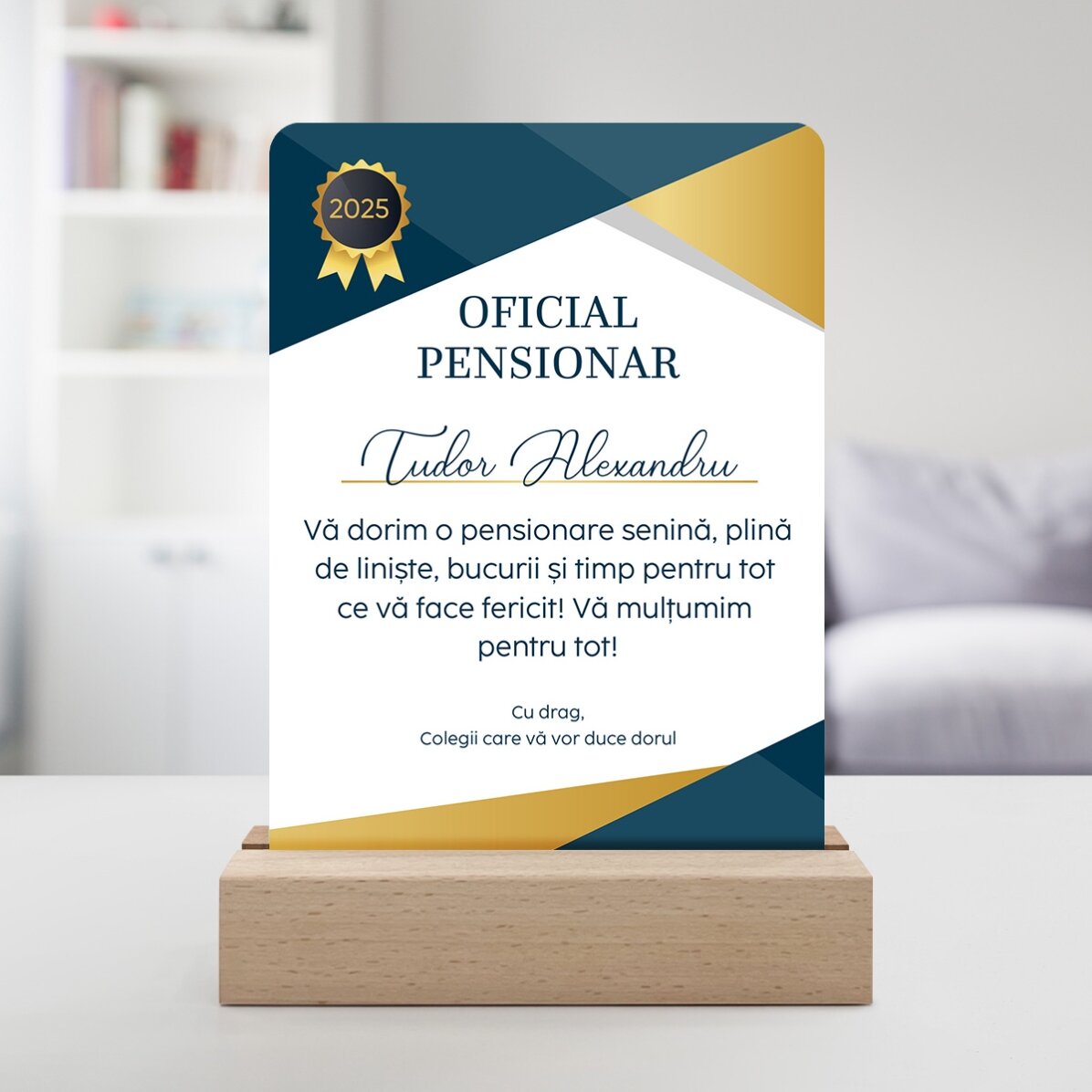 Lampada da comodino a LED personalizzata con scritta - "Ufficialmente in pensione"