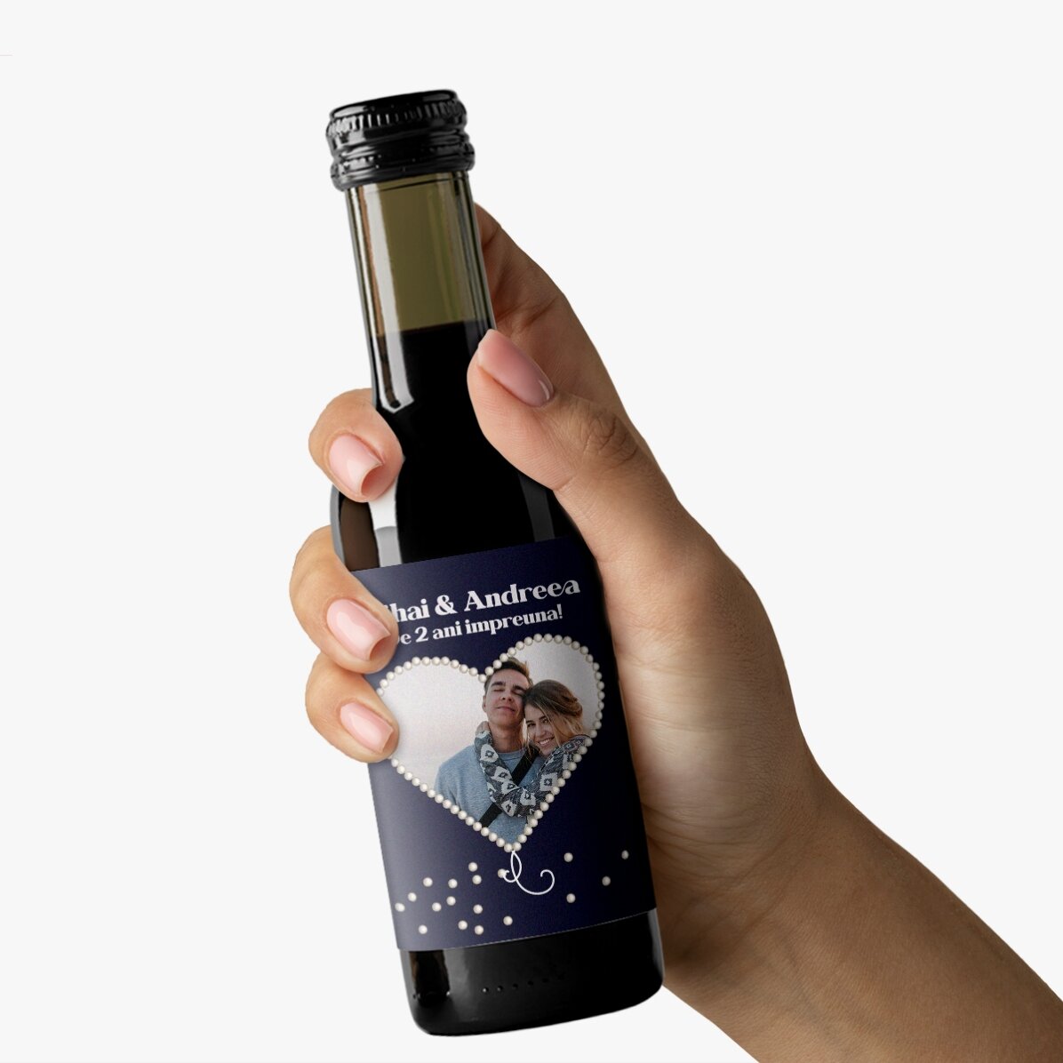 Mini bottiglia di vino personalizzata con una foto a forma di cuore perlato