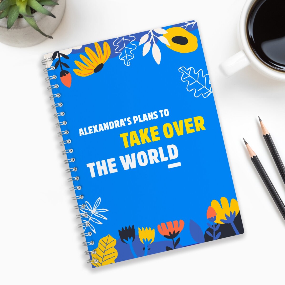Notebook personalizzato con la scritta "Take over the world"