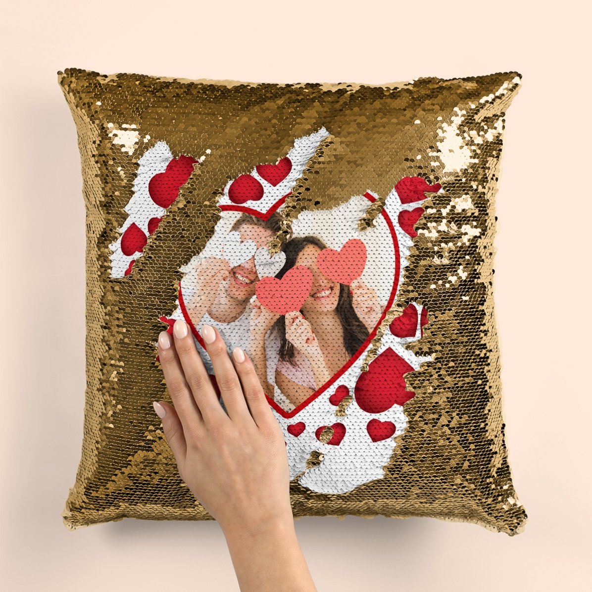 Cuscino con paillettes personalizzato con una foto e dei cuoricini