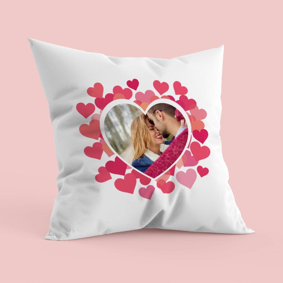 Cuscino personalizzato con una foto a forma di cuore rosa