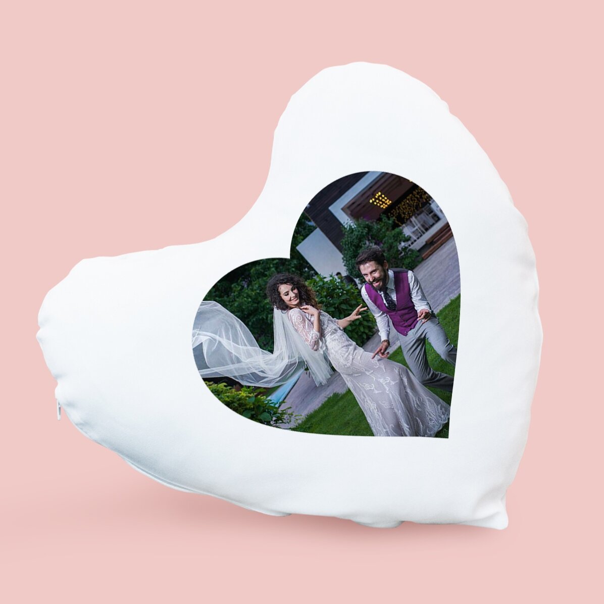 Cuscino personalizzato a forma di cuore con una foto
