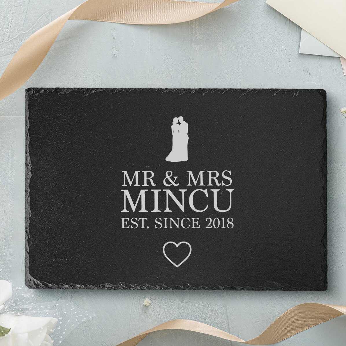 Tavola di ardesia incisa con testo personalizzato - Mr & Mrs