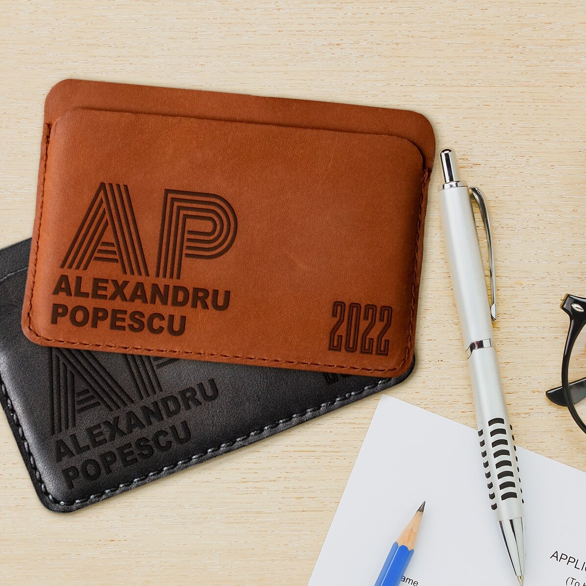 Portafoglio in pelle personalizzato con iniziali, nome e anno