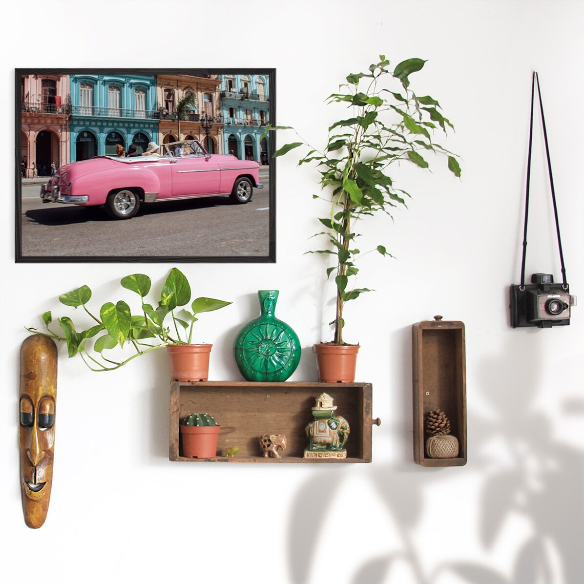 Poster: Auto vintage rosa per strada