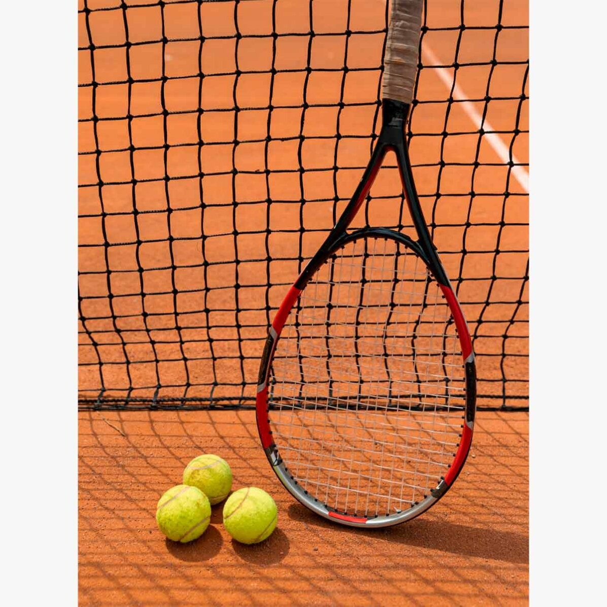 Poster con racchetta e palline da tennis