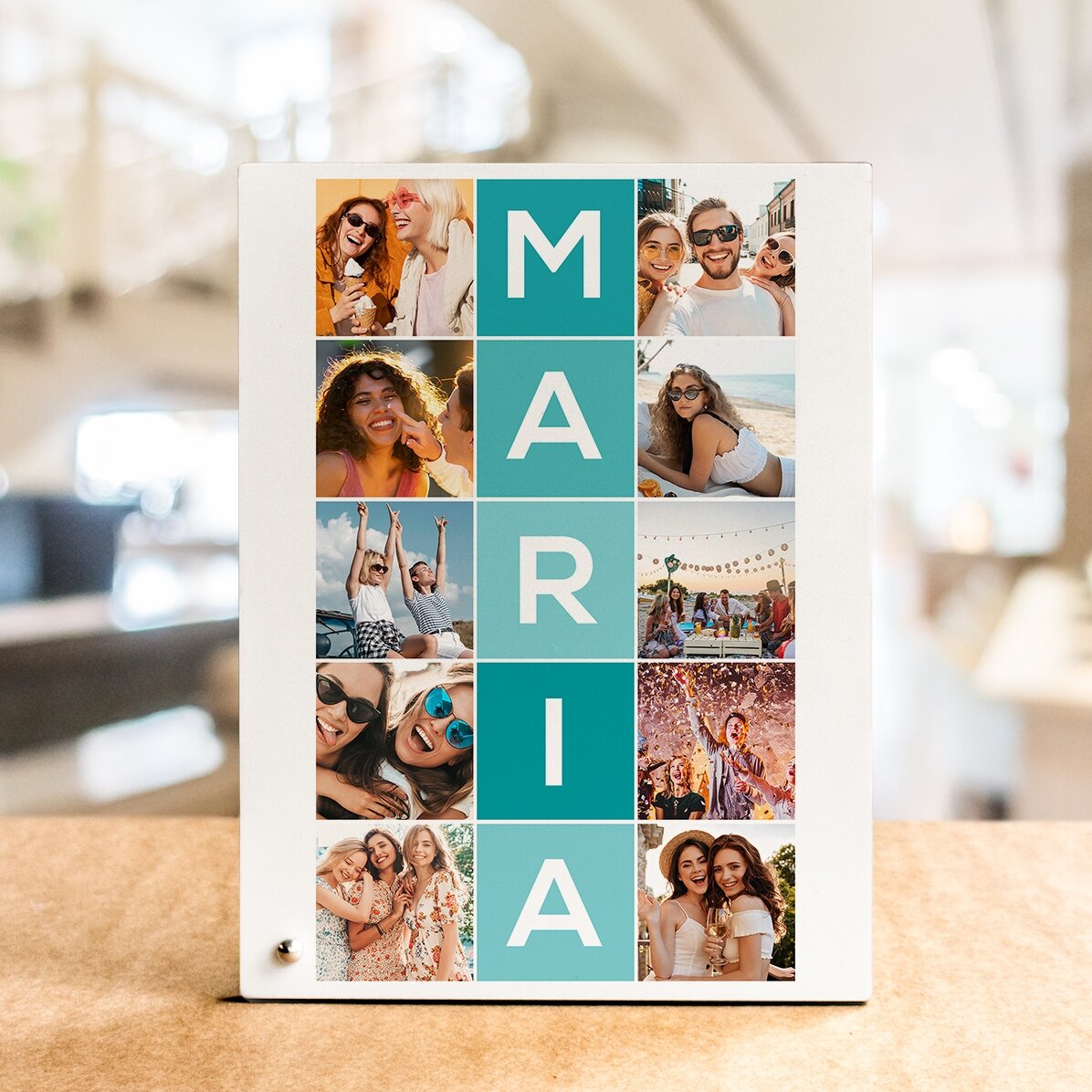 Cornice da scrivania personalizzata con 10 foto e un nome di 5 lettere in verticale