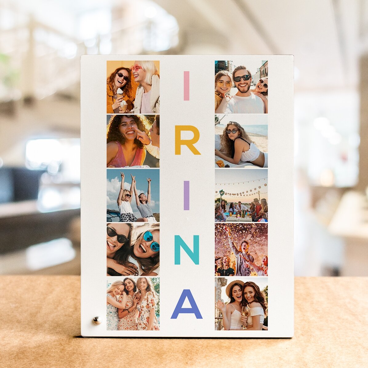 Cornice da scrivania personalizzata con 10 foto e un nome di 5 lettere in verticale