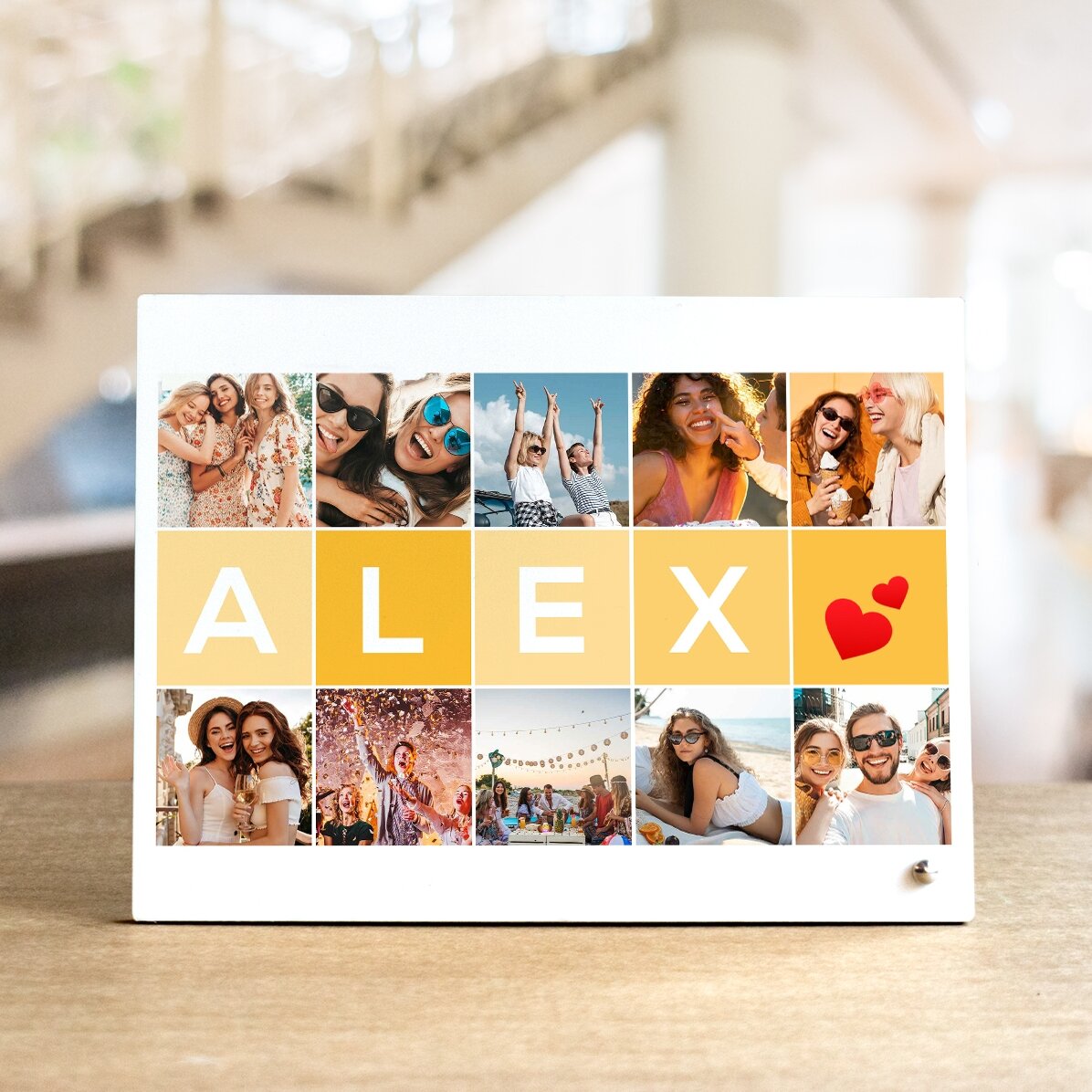 Cornice da scrivania personalizzata con 10 foto e un nome di 5 lettere