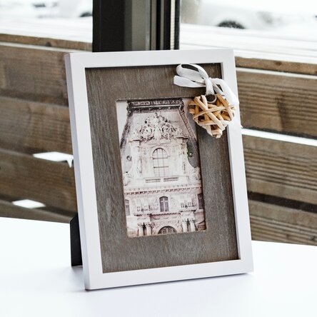 Cornice per foto con fiocco e cuore in legno, 18,5x23,5 cm
