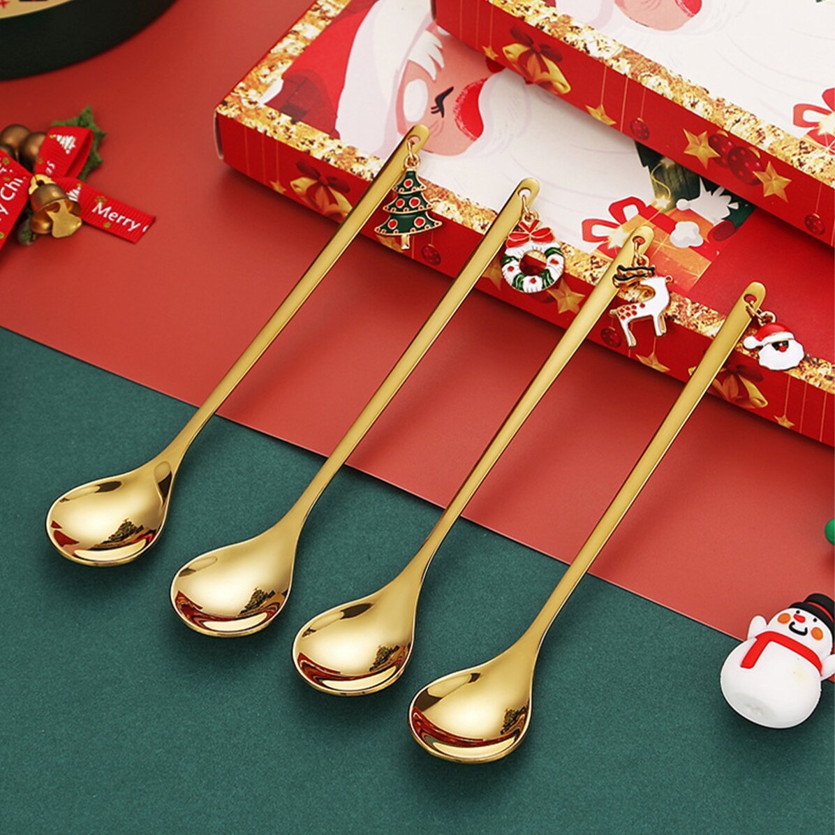 Set regalo con 4 cucchiaini dorati di Natale