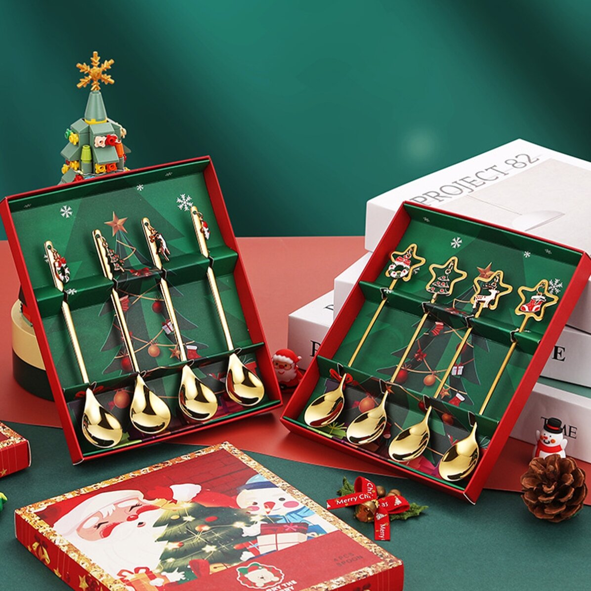 Set regalo con 4 cucchiaini dorati di Natale