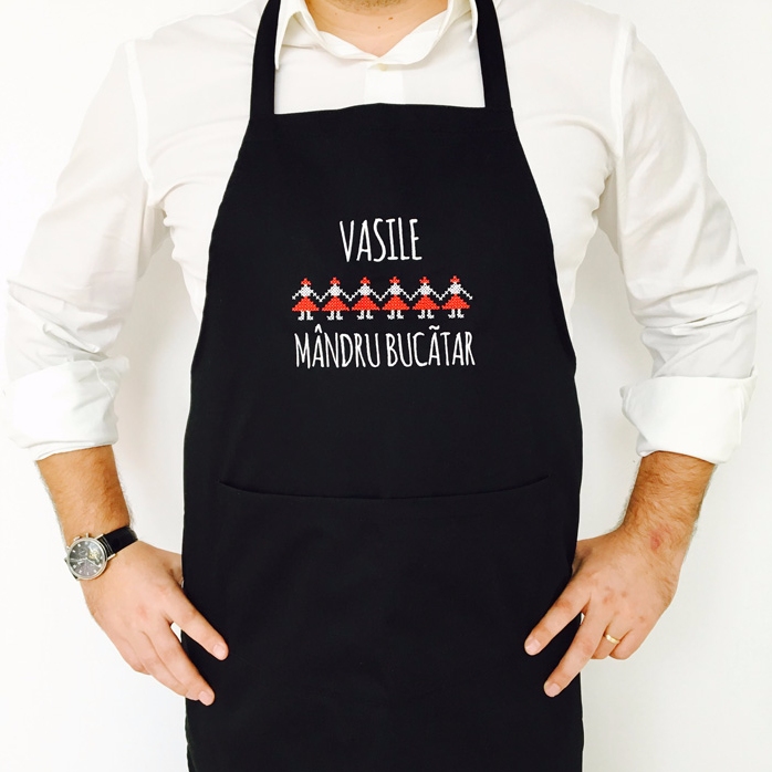 Modello personalizzato con ricamo tradizionale su sfondo nero