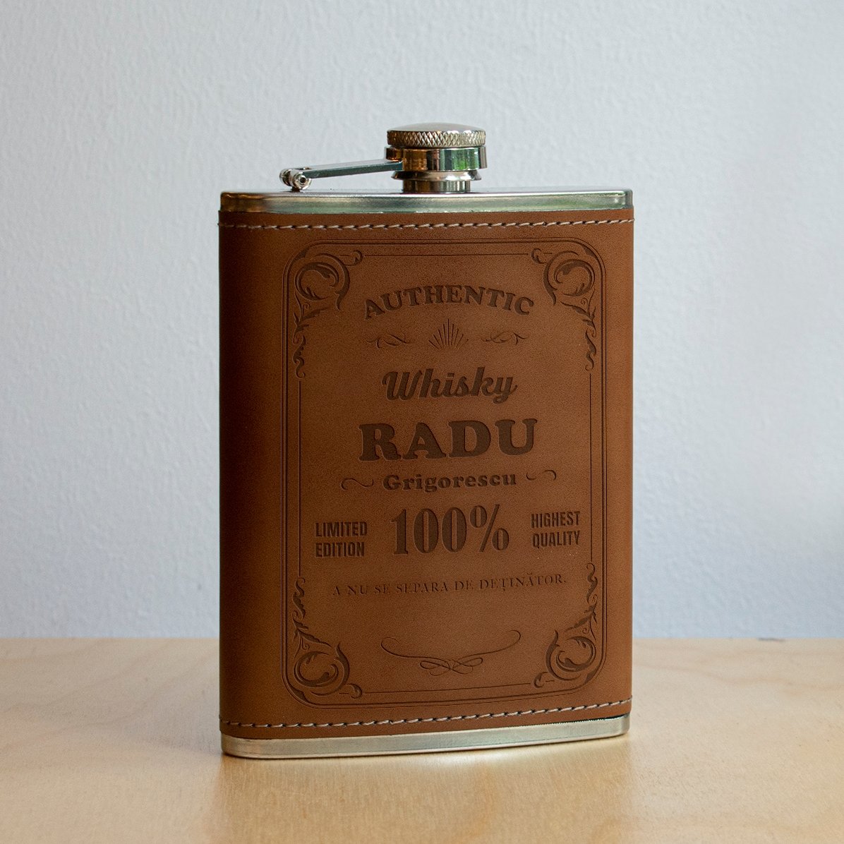 Bottiglietta da tasca personalizzata rivestita in pelle - Authentic Drink