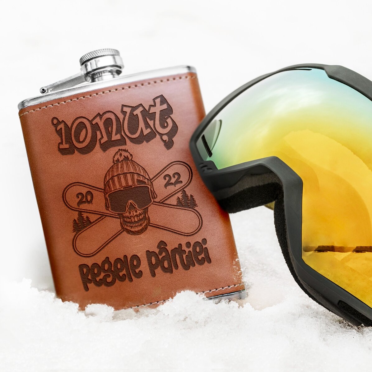 Fiaschetta da tasca rivestita in pelle e personalizzata con il nome - Skull Snowboard