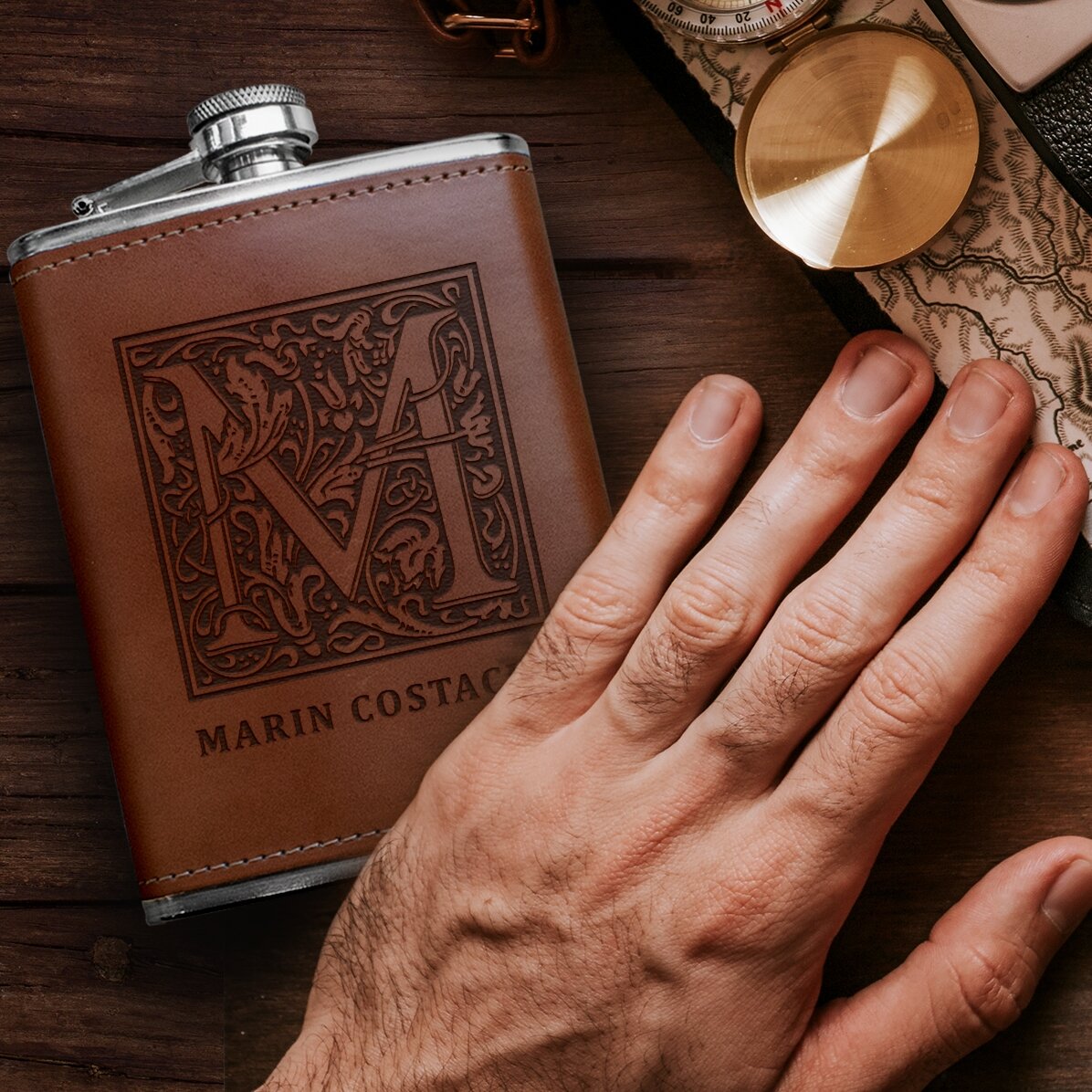 Fiaschetta da tasca rivestita in pelle e personalizzata con testo - Monogramma e nome