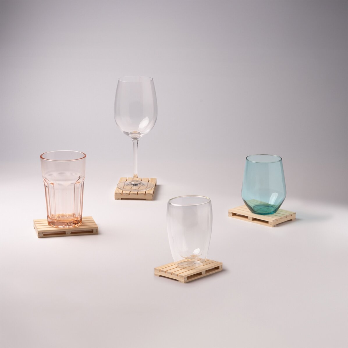Coaster in the shape of a pallet