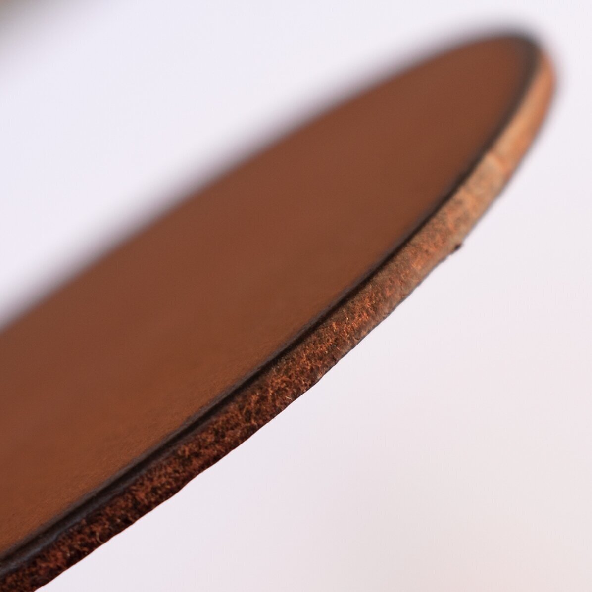 Portabicchieri in pelle personalizzato con monogramma e testo