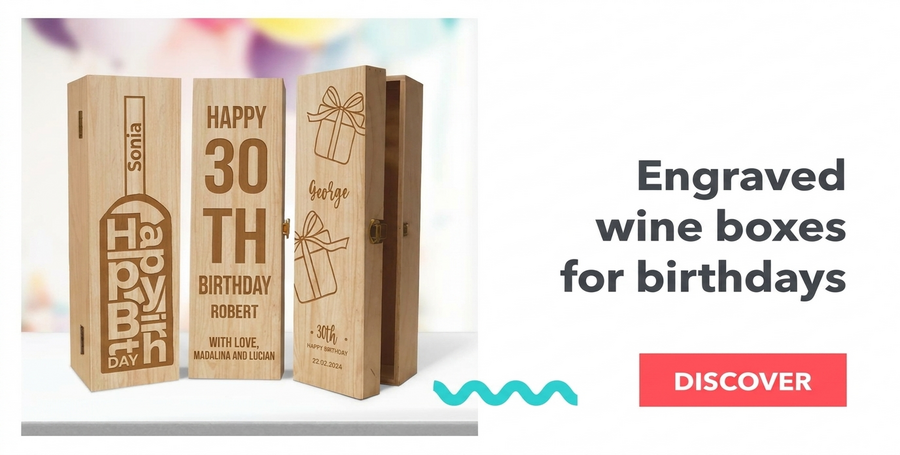 Scatole di vino incise per il compleanno