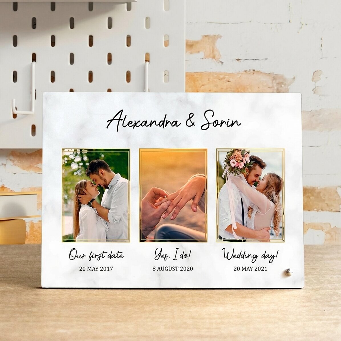 Cornice da scrivania personalizzata con 3 foto e una scritta - La nostra storia d
