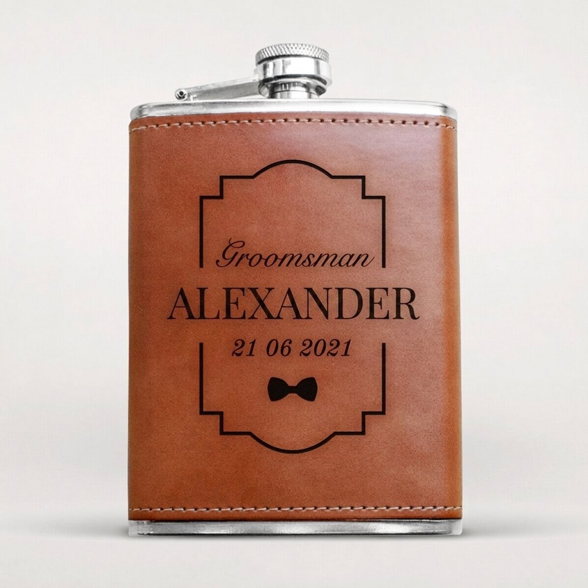 Fiaschetta da tasca rivestita in pelle e personalizzata con una scritta - Groomsman